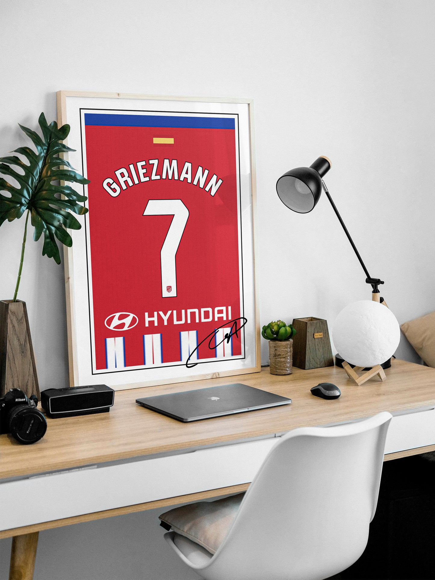 Antoine Griezmann 24/25 Athletico Madrid Home Shirt Poster