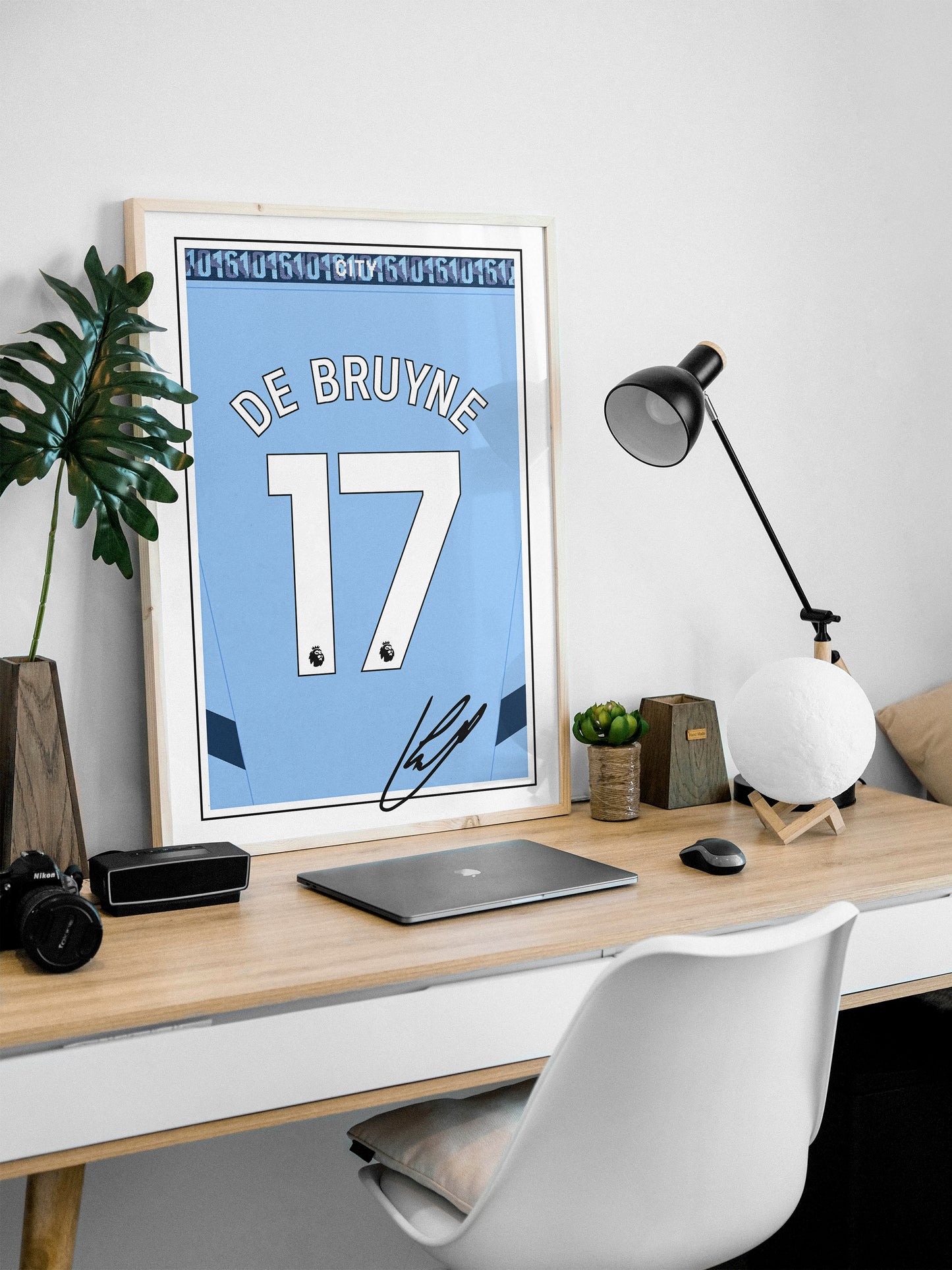 Kevin De Bruyne 24/25 Man City Home Shirt Poster