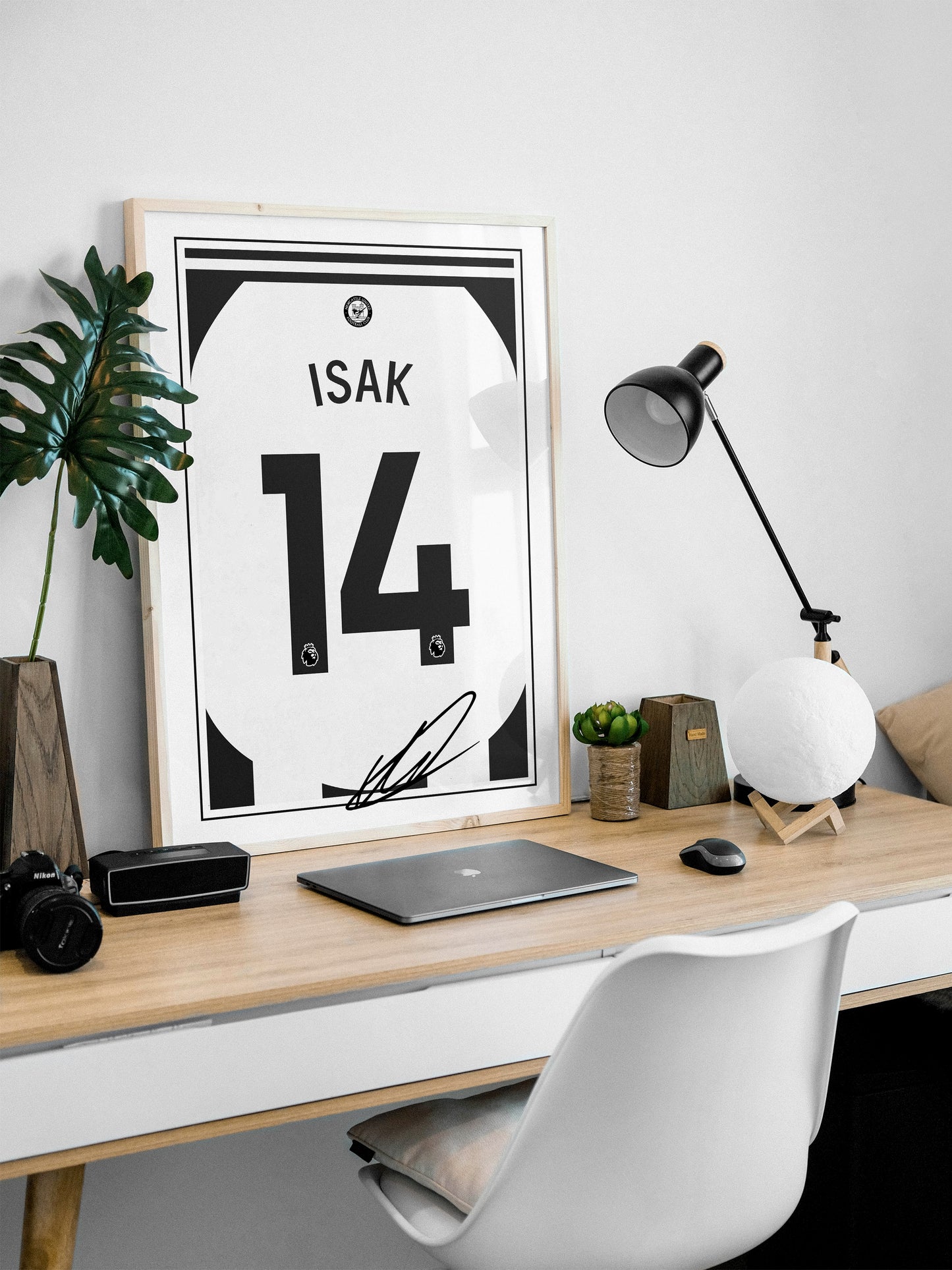 Alexander Isak 24/25 Newcastle Utd Home Shirt Poster